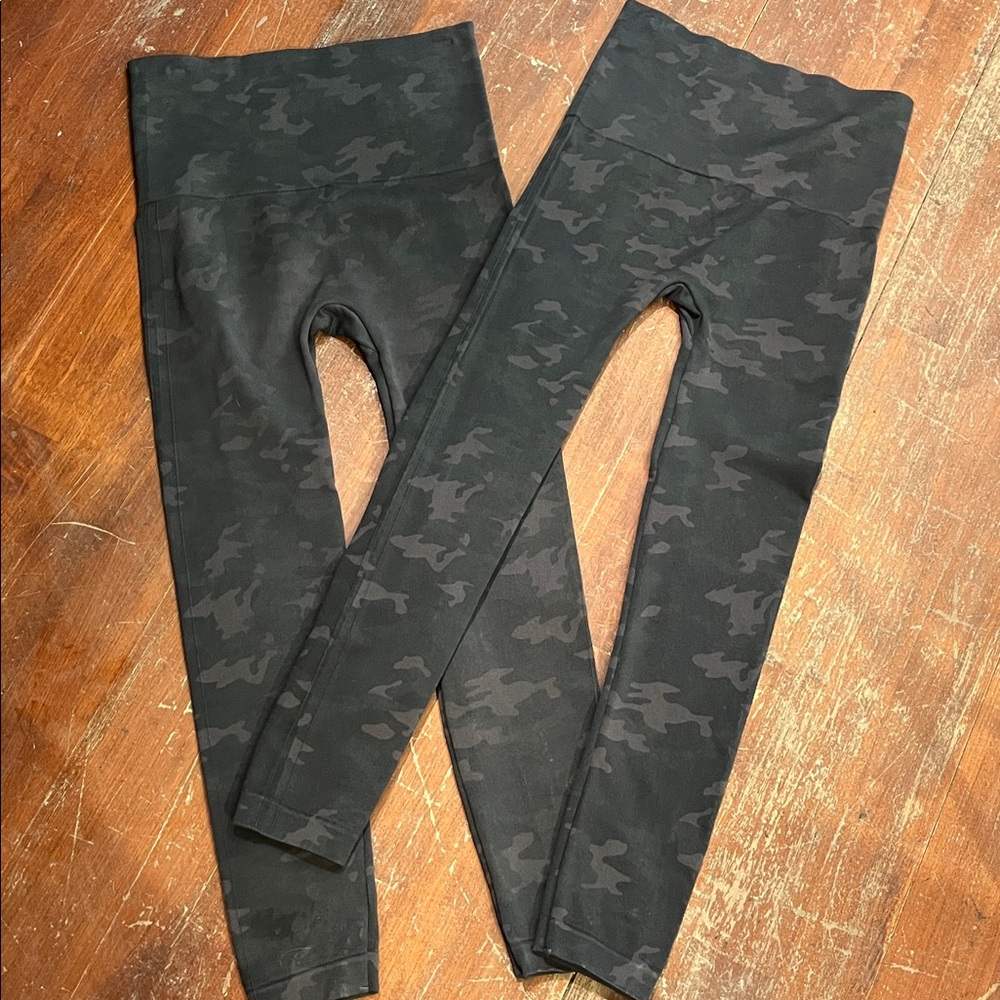 🌻3/$15🌻 Bundle Bagatelle Dark Camouflage Leggings - Picture 8 of 8